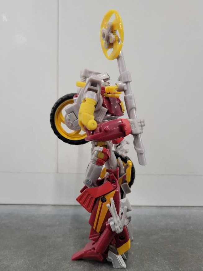 Junkheap 2nd Robot Mode - Hasbro (Generations) action figure collectible - Main Image 3