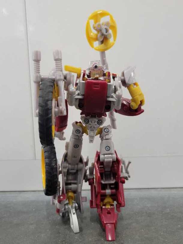 Junkheap 2nd Robot Mode - Hasbro (Generations) action figure collectible - Main Image 4