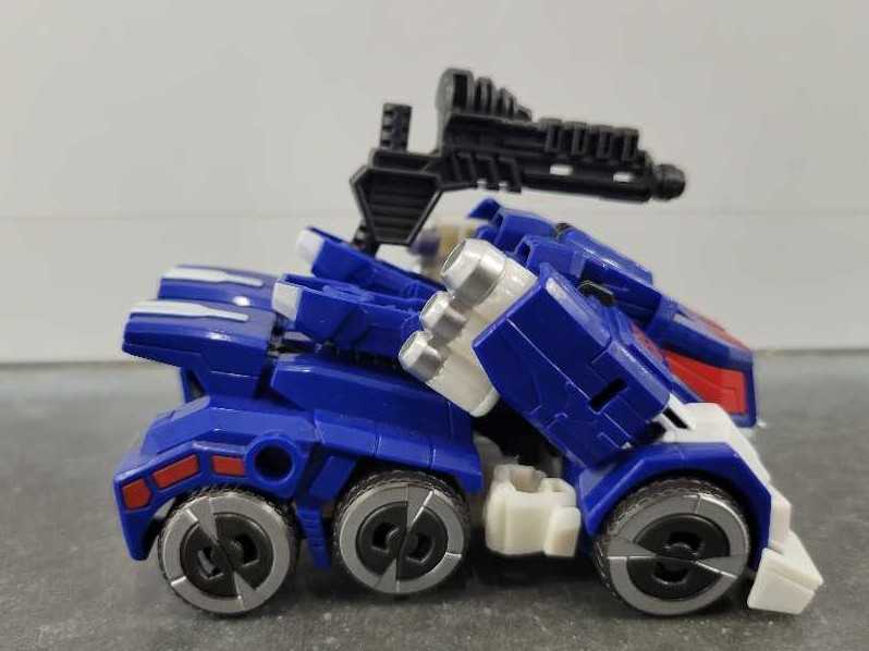 Ultra Magnus 3rd Vehicle Mode Missing Sword - Hasbro (Generations War For Cybertron) action figure collectible - Main Image 3