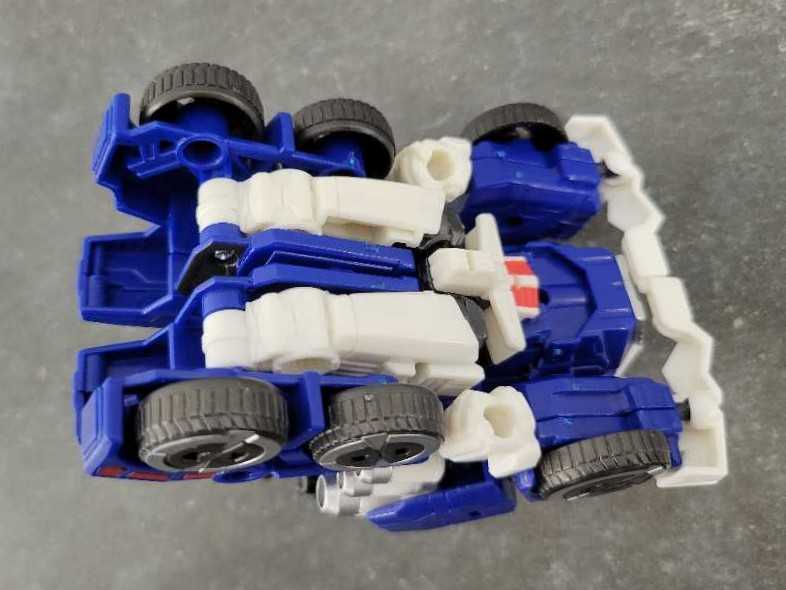 Ultra Magnus 3rd Vehicle Mode Missing Sword - Hasbro (Generations War For Cybertron) action figure collectible - Main Image 4