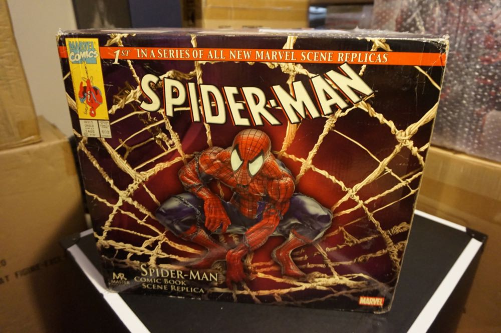 Spider-Man Comic Book Scene Replica - Master Replicas (Spider-Man) action figure collectible - Main Image 1