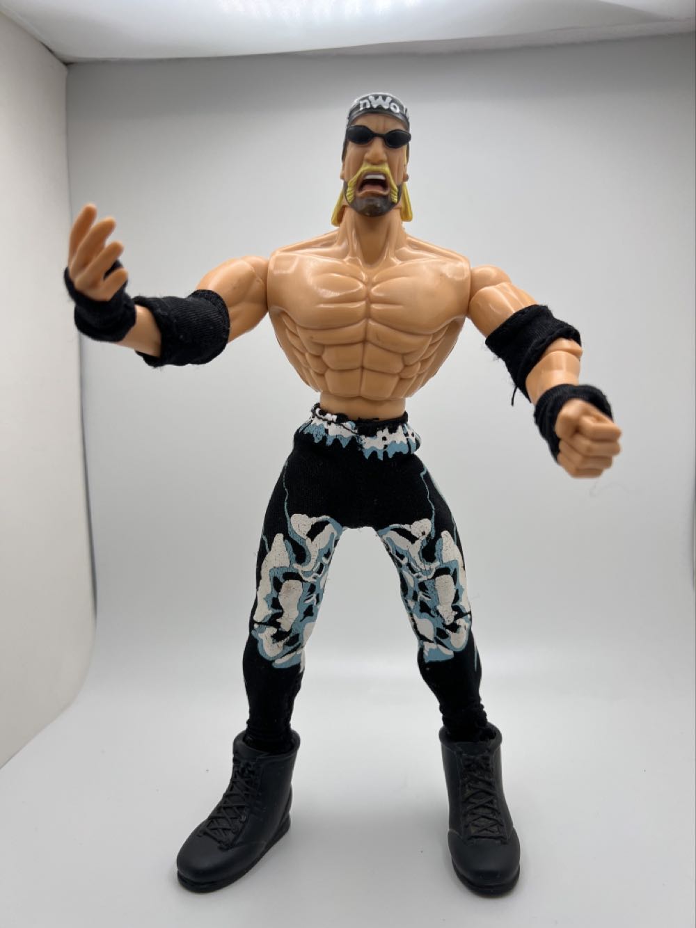 Hollywood Hogan - Toy Biz (WCW - Toy Biz) action figure collectible - Main Image 2