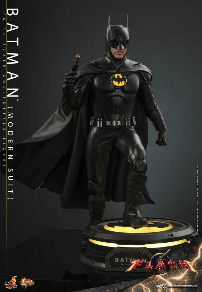 Batman, Modern Suit, The Flash (1:6) - Hot Toys (The Flash (2023)) action figure collectible - Main Image 2