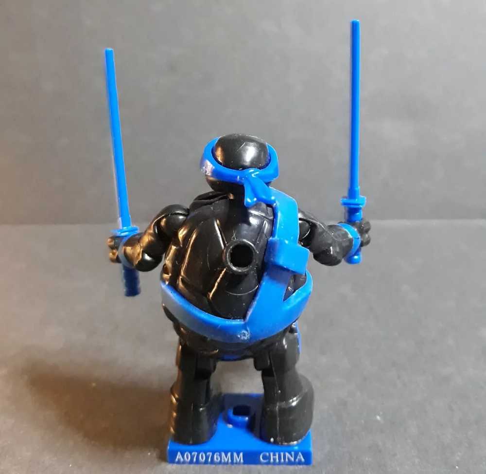 TMNT: Mega Construx Teenage Mutant Ninja Turtles Blind Bag Series 3 - Leonardo (Loose) - Mega Construx (Teenage Mutant Ninja Turtles) action figure collectible - Main Image 2