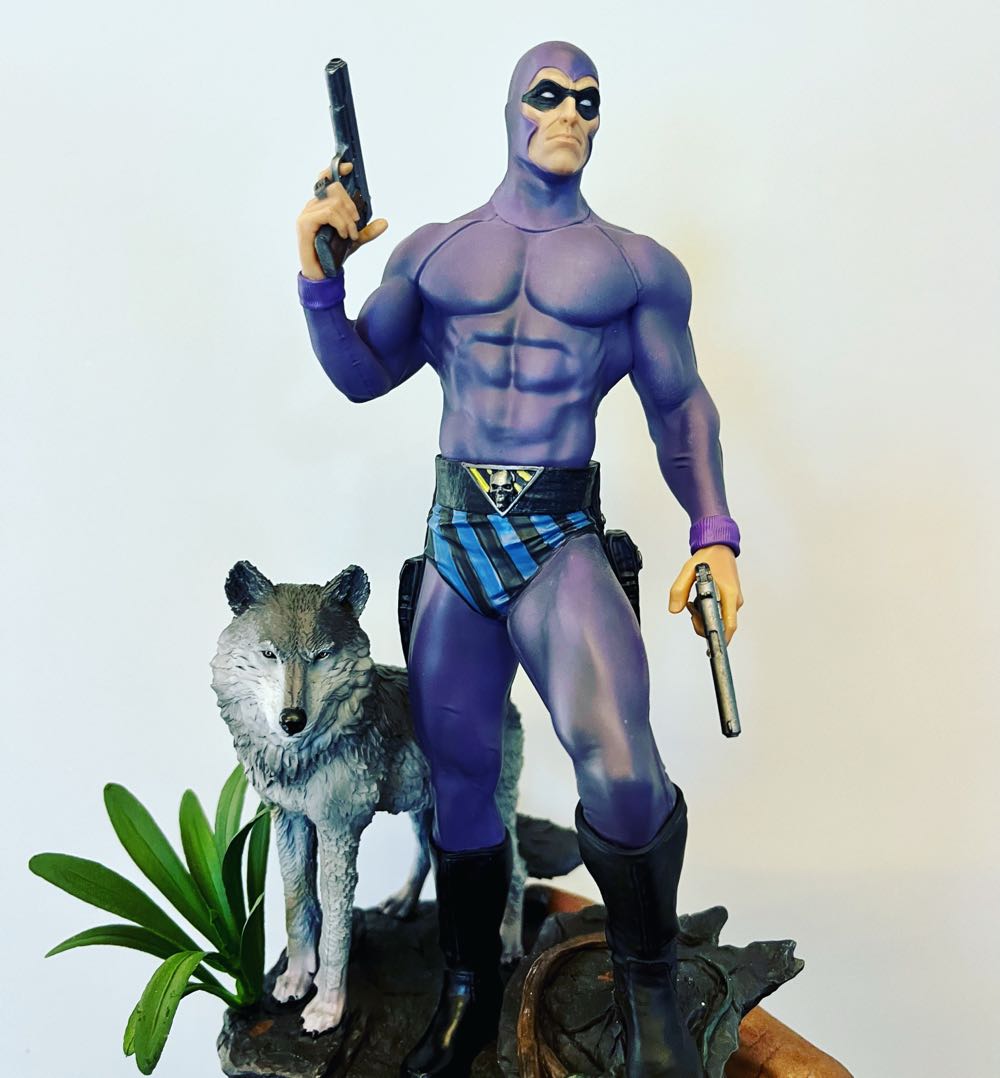 Iron Studios 1:10 The Phantom Deluxe Art Scale The Phantom  (The Phantom Comics) action figure collectible [Barcode 609963129010] - Main Image 2