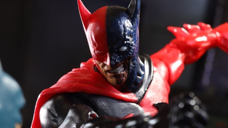 Two-Face (Batman) - McFarlane Toys (Batman Reborn) action figure collectible [Barcode 787926170221] - Main Image 3