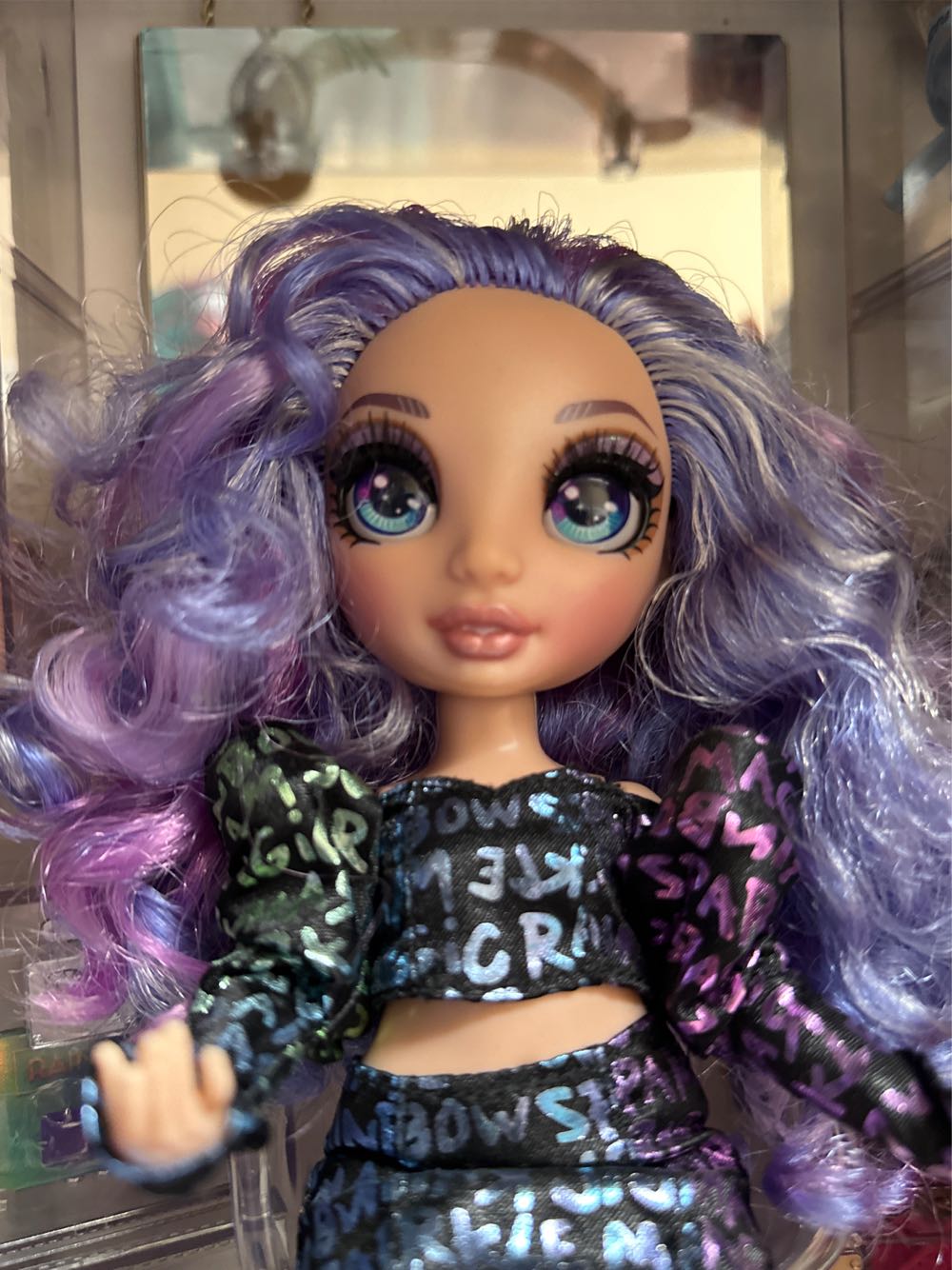 Violet Willow - MGA Entertainment (Rainbow High) action figure collectible [Barcode 035051569602] - Main Image 3