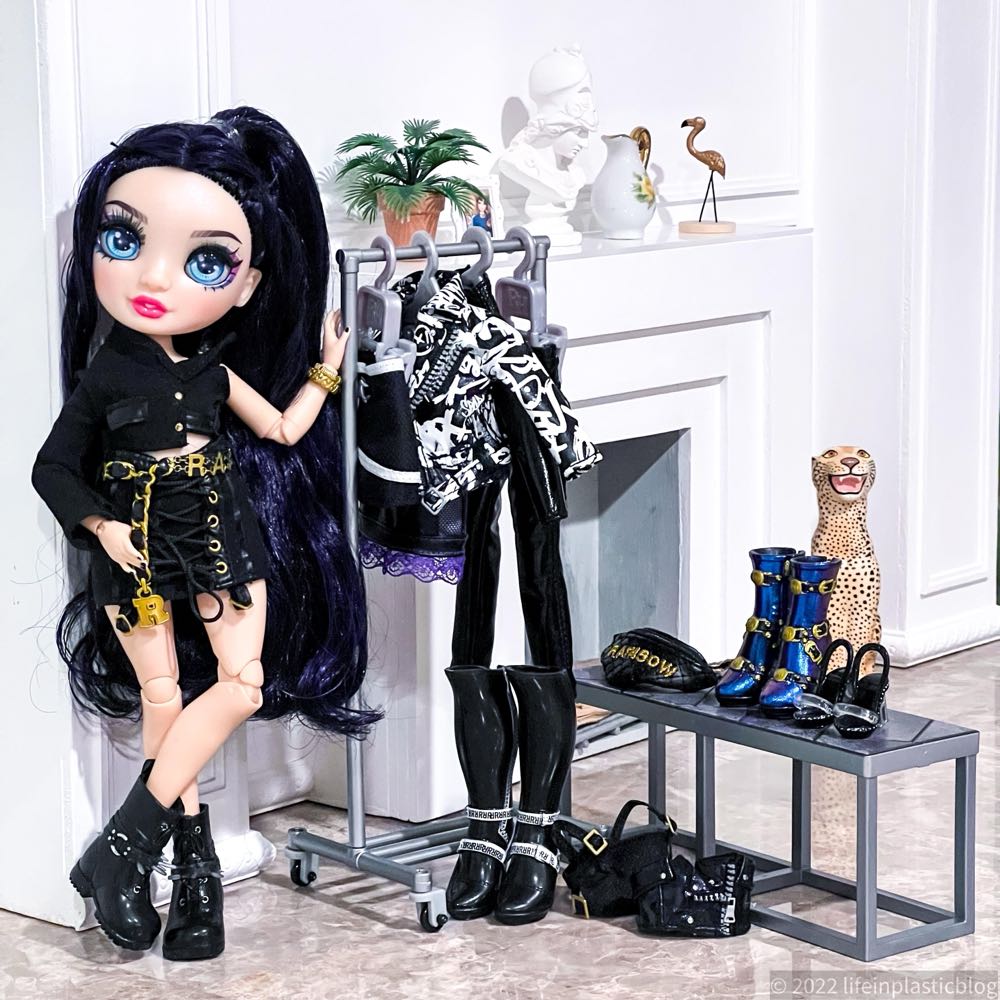 Ainsley Slater - MGA Entertainment (Rainbow High) action figure collectible [Barcode 035051577560] - Main Image 2