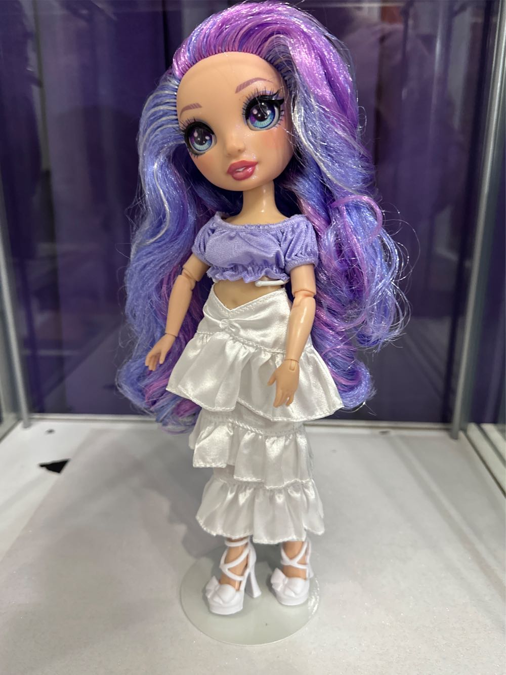 Violet Willow - MGA Entertainment (Rainbow High) action figure collectible [Barcode 035051574804] - Main Image 2