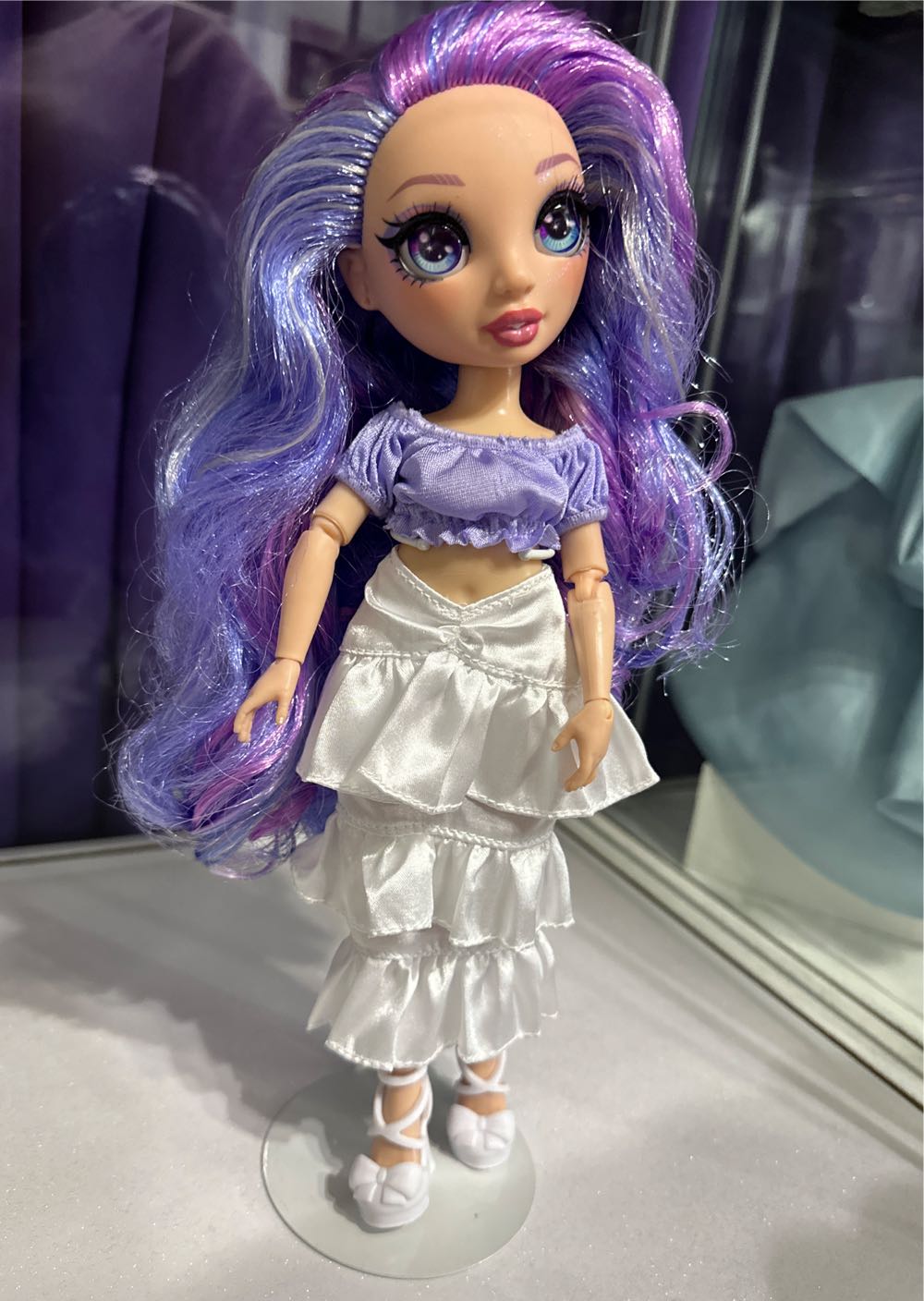 Violet Willow - MGA Entertainment (Rainbow High) action figure collectible [Barcode 035051574804] - Main Image 3