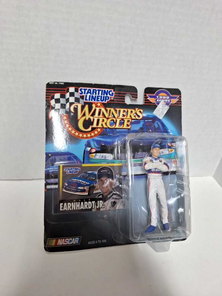 Hawkeye Deluxe Marvel: Avengers Victory Shawarma Series Hawkeye Amazon Exclusive Figure 3 Of 6