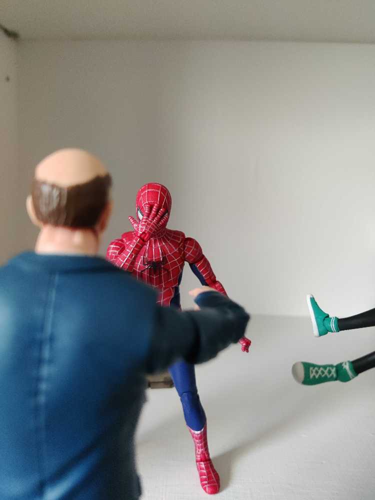 J. Jonah Jameson - Spider-Man No Way Home  - Hasbro (Marvel Legends) (Spider-Man Marvel Legends) action figure collectible - Main Image 2