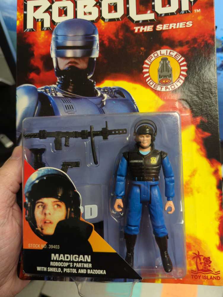 Madigan Detroit Police - New toy island action figure collectible [Barcode 054682394032] - Main Image 2