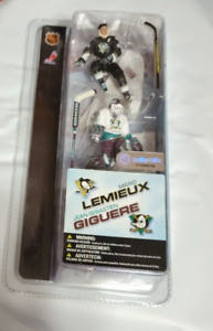 Tomy Pokemon Tomy Mini With Accessories & Case 1 Inch New Pikachu Petite Pals 3 Pack Squirtle