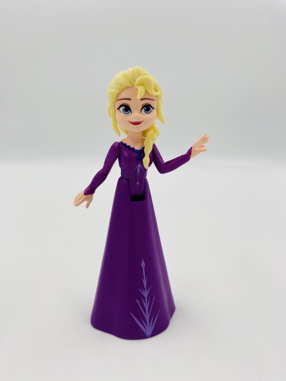 Disney: Elsa (pajamas) - Hasbro (Frozen II) action figure collectible - Main Image 2