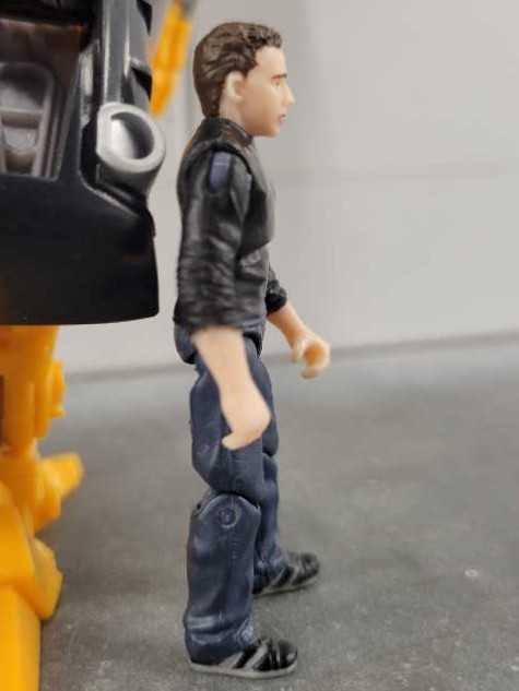 Sam Witwicky 1st With Stealth Bumblebee Robot Mode - Hasbro (Human Alliance) action figure collectible - Main Image 2