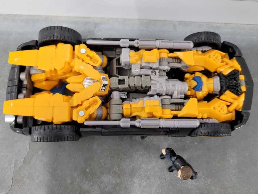 Bumblebee Stealth With Sam Witwicky 2nd Vehicle Mode  - Hasbro (Human Alliance) action figure collectible - Main Image 4