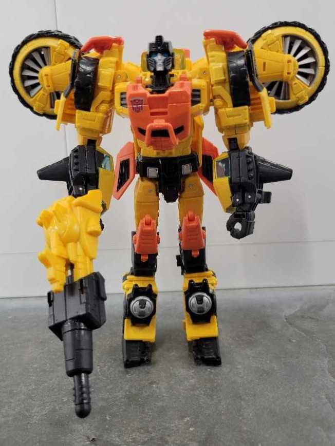 Sandstorm Robot Mode - Hasbro (Generations) action figure collectible - Main Image 2