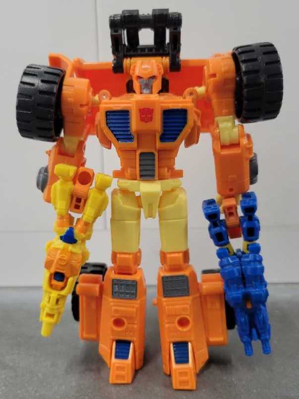 Scoop With Caliburst And Holepunch Robot Mode - Hasbro (Generations) action figure collectible - Main Image 2