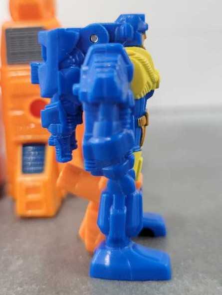 Holepunch With Caliburst And Scoop Robot Mode - Hasbro (Generations) action figure collectible - Main Image 2