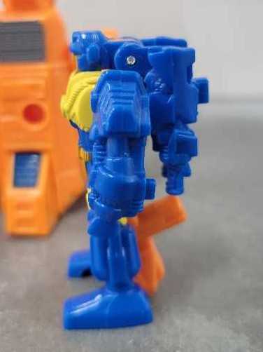 Holepunch With Caliburst And Scoop Robot Mode - Hasbro (Generations) action figure collectible - Main Image 4