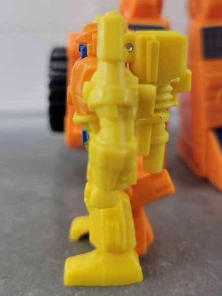 Caliburst Tracer With Scoop And Holepunch - Hasbro (Generations) action figure collectible - Main Image 4