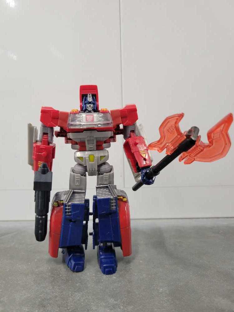 Orion Pax Robot Mode - Hasbro (Generations) action figure collectible - Main Image 2