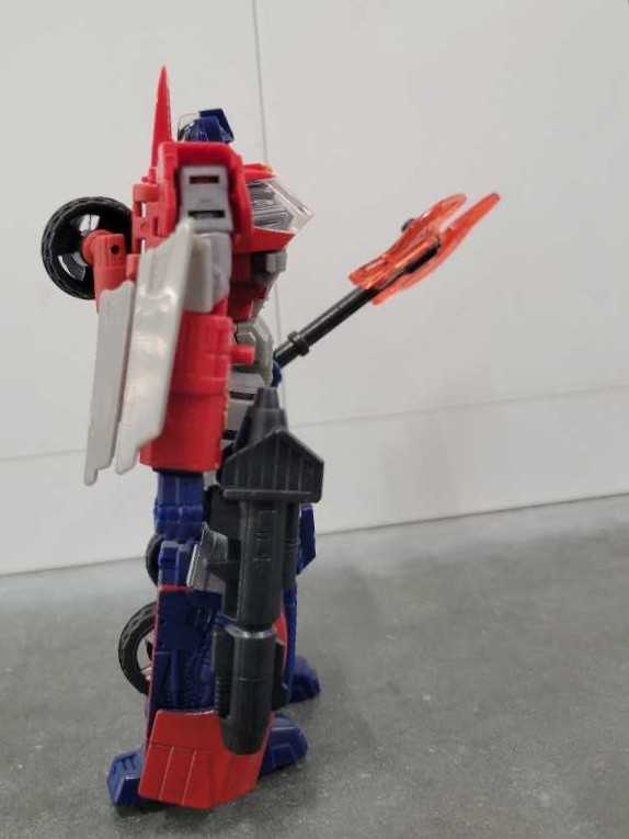 Orion Pax Robot Mode - Hasbro (Generations) action figure collectible - Main Image 3