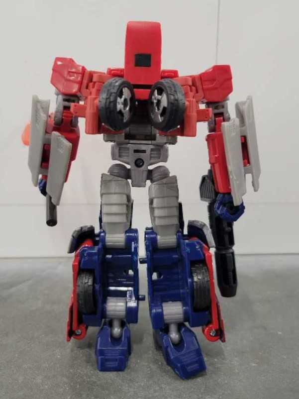 Orion Pax Robot Mode - Hasbro (Generations) action figure collectible - Main Image 4