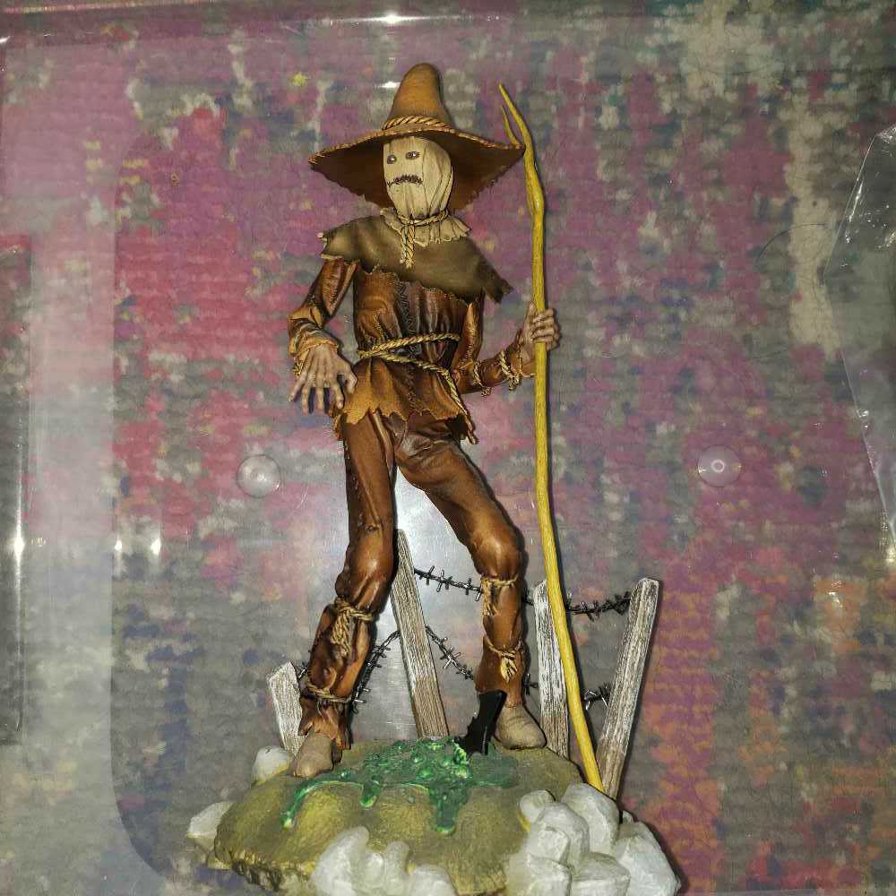 Diamond Select DC Gallery SCARECROW - Diamomd Select action figure collectible - Main Image 2