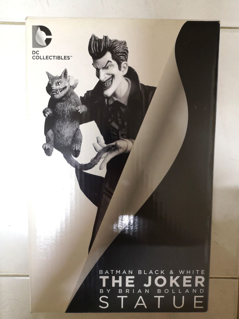Batman Black & White: The Joker By Brian Bolland - DC Collectibles (Batman Black & White) action figure collectible [Barcode 761941308838] - Main Image 2