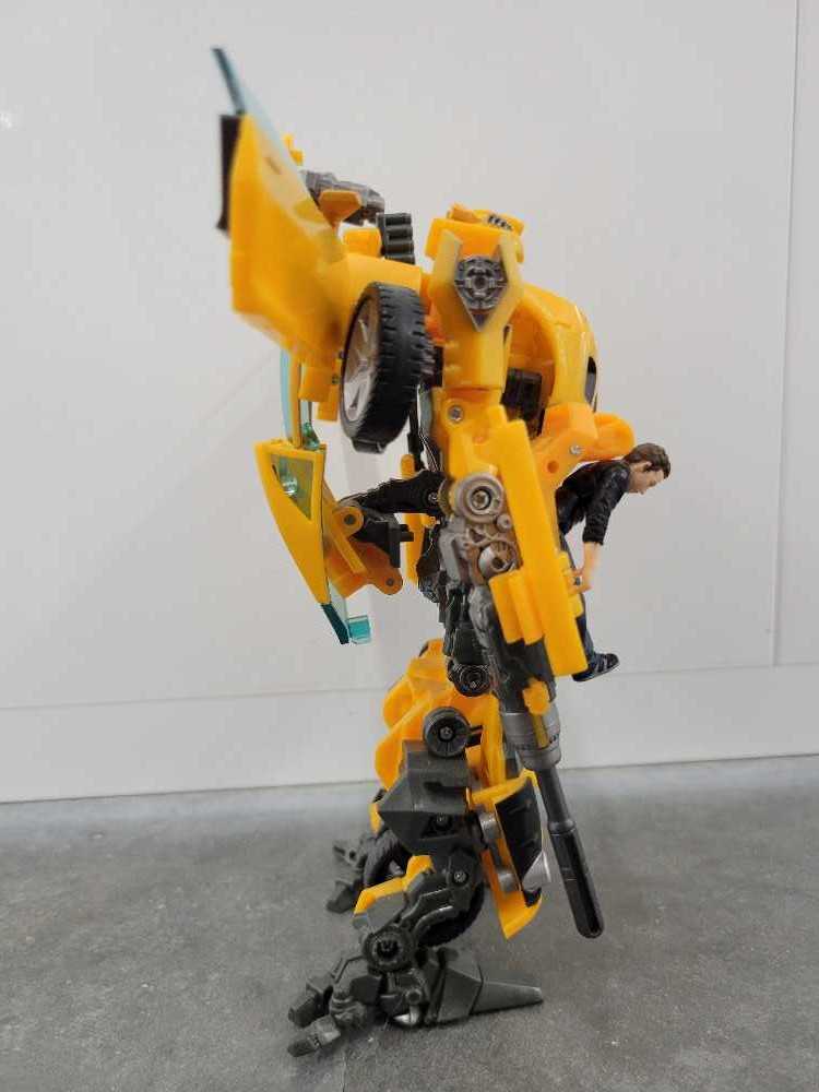 Bumblebee With Sam Witwicky Robot Mode - Hasbro (Human Alliance) action figure collectible - Main Image 3