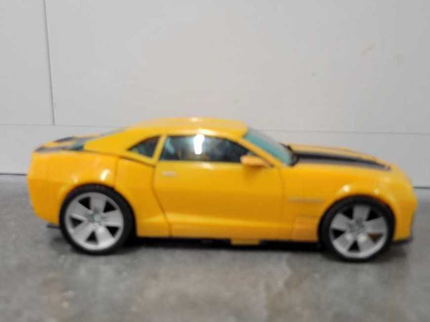 Bumblebee With Sam Witwicky Vehicle Mode  - Hasbro (Human Alliance) action figure collectible - Main Image 3