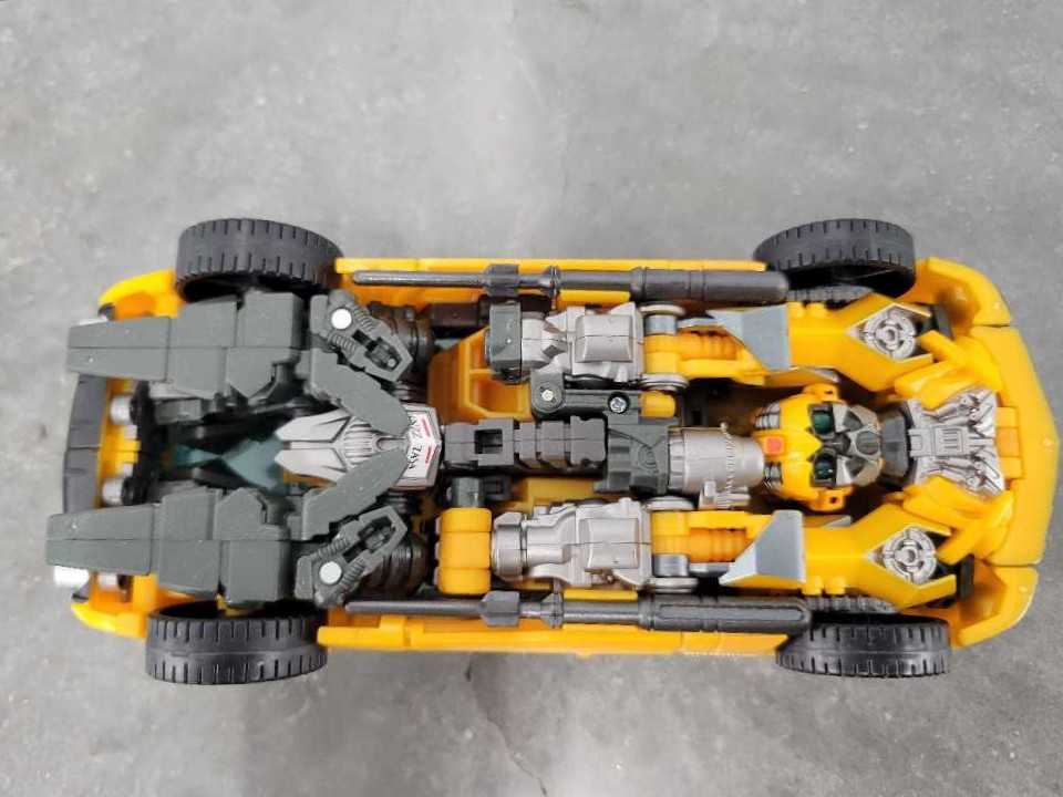 Bumblebee With Sam Witwicky Vehicle Mode  - Hasbro (Human Alliance) action figure collectible - Main Image 4
