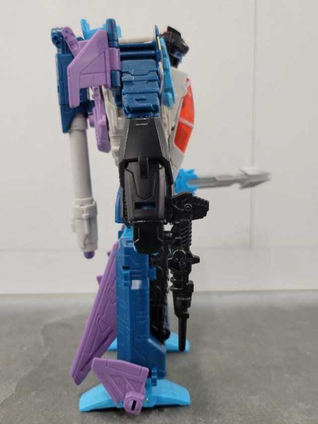 Doubledealer Robot Mode - Hasbro (Generations) action figure collectible - Main Image 3
