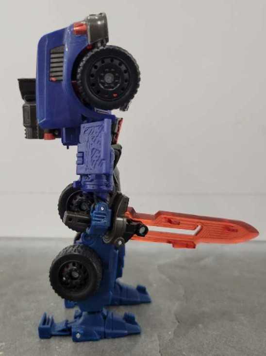 Optimus Prime Ultimate Gift Set Combat Hero - Hasbro (Generations) action figure collectible - Main Image 3