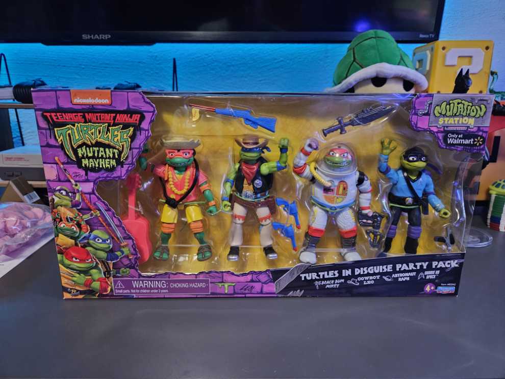 TMNT Teenage Mutant Ninja Turtles: Mutant Mayhem Turtles In Disguise Party Pack - Playmates (Teenage Mutant Ninja Turtles Mutant Mayhem) action figure collectible [Barcode 043377833420] - Main Image 4