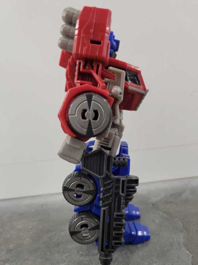 Optimus Prime FOC - Hasbro (Generations) action figure collectible - Main Image 3