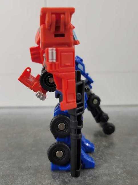 Optimus Prime With Roller Legends Thrilling 30 - Hasbro (Generations) action figure collectible - Main Image 3