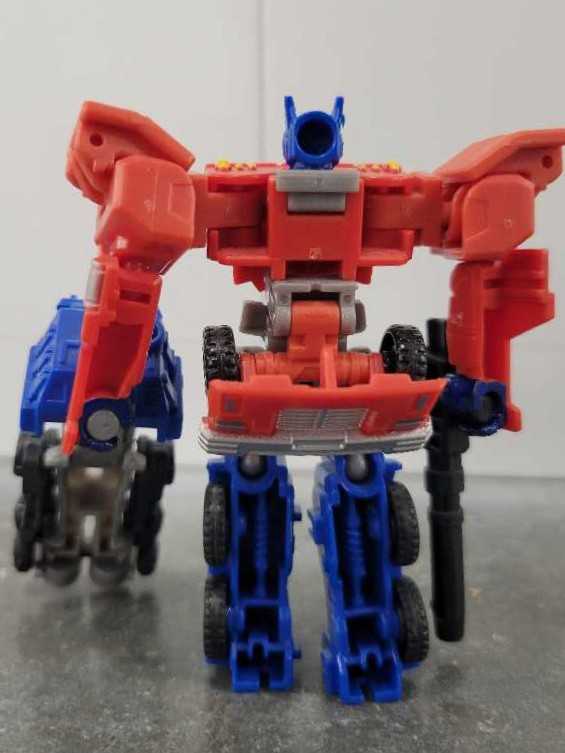 Optimus Prime With Roller Legends Thrilling 30 - Hasbro (Generations) action figure collectible - Main Image 4