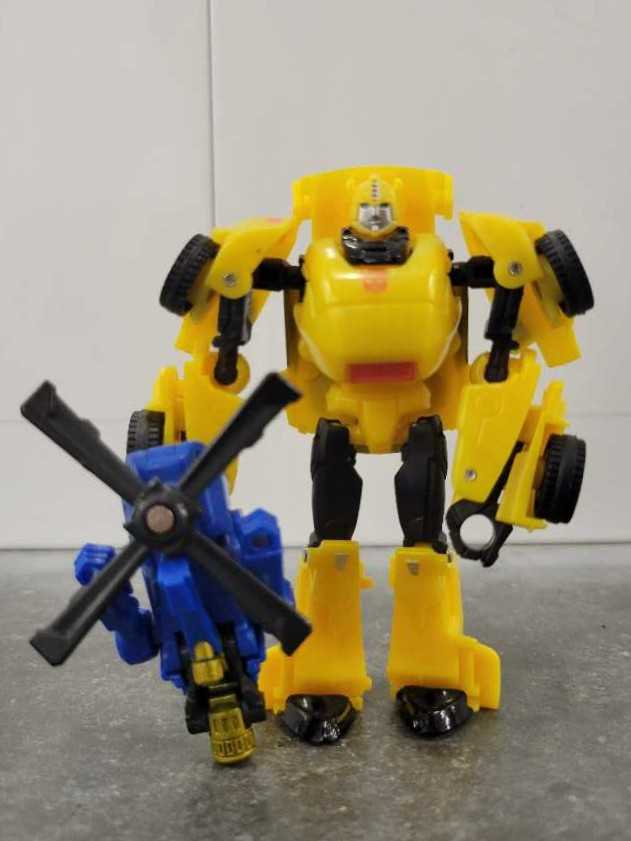 Bumblebee With Blazemaster Thrilling 30 - Hasbro (Generations) action figure collectible - Main Image 2