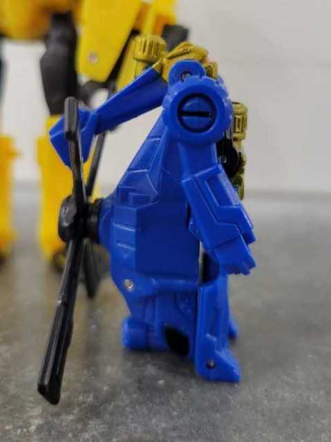 Blazemaster With Bumblebee Thrilling 30 - Hasbro (Generations) action figure collectible - Main Image 2