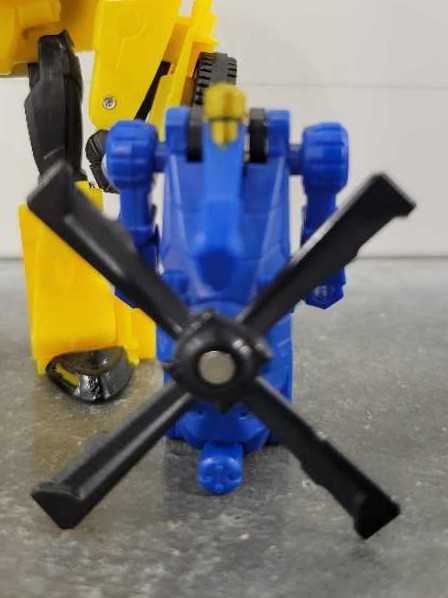 Blazemaster With Bumblebee Thrilling 30 - Hasbro (Generations) action figure collectible - Main Image 3