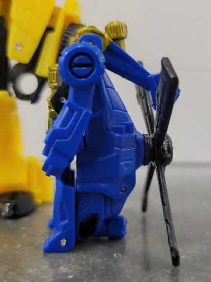 Blazemaster With Bumblebee Thrilling 30 - Hasbro (Generations) action figure collectible - Main Image 4