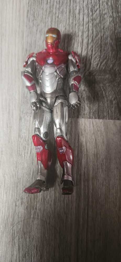 Ultimate Armor Iron Man  (Iron Man 2) action figure collectible [Barcode 653569505167] - Main Image 2