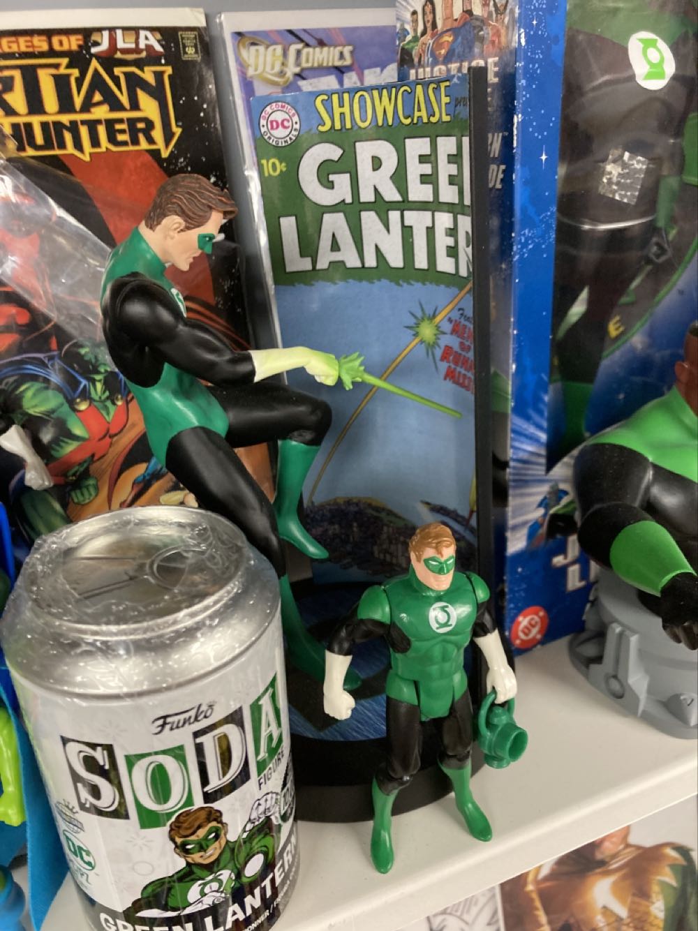 DC- Green Lantern Showcase Statue  action figure collectible - Main Image 2