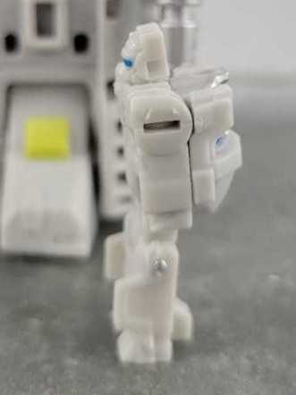 Flameout With Twin Twist - Hasbro (Titans Return) action figure collectible - Main Image 4