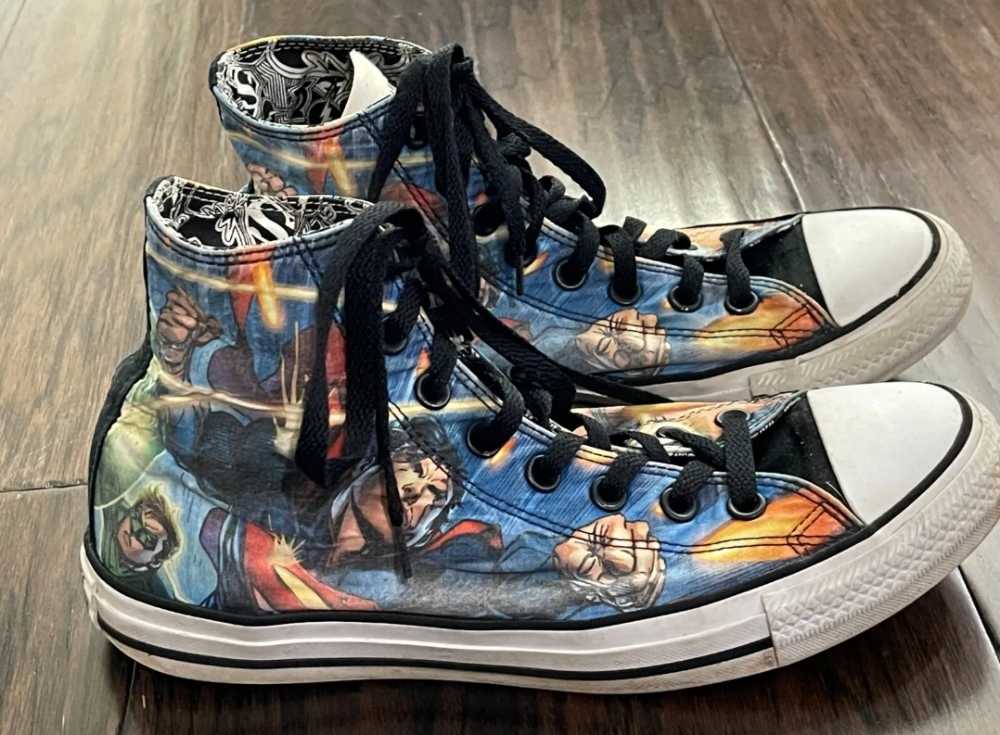Converse Chuck Taylor All Star High Tops DC Comics Superman  - Converse (Superman) action figure collectible [Barcode 888753967456] - Main Image 4
