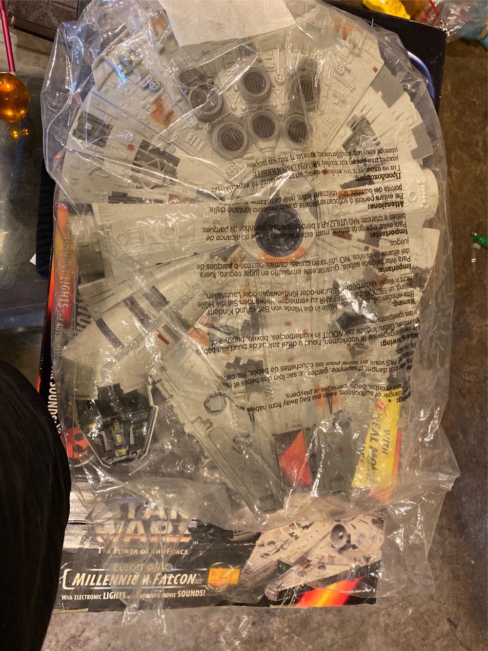 Star Wars Power Of The Force Electronic Millennium Falcon  action figure collectible - Main Image 2