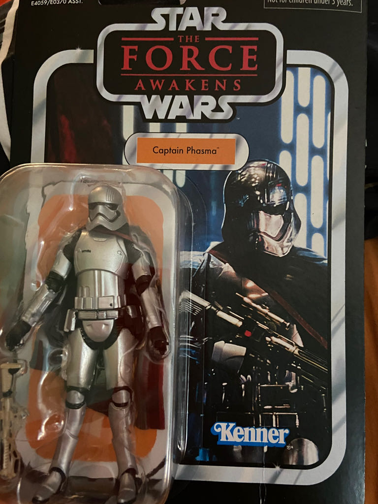 Captain Phasma - Hasbro (Star Wars) action figure collectible - Main Image 1